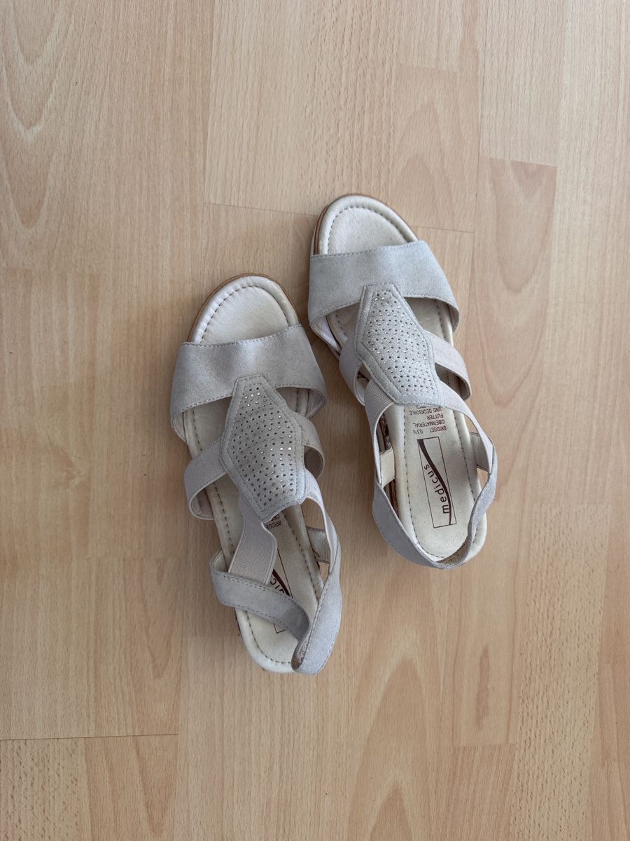Damenschuhe: Beige Medicus Sandalen – Gebraucht aus Zürich von man_nq66 1