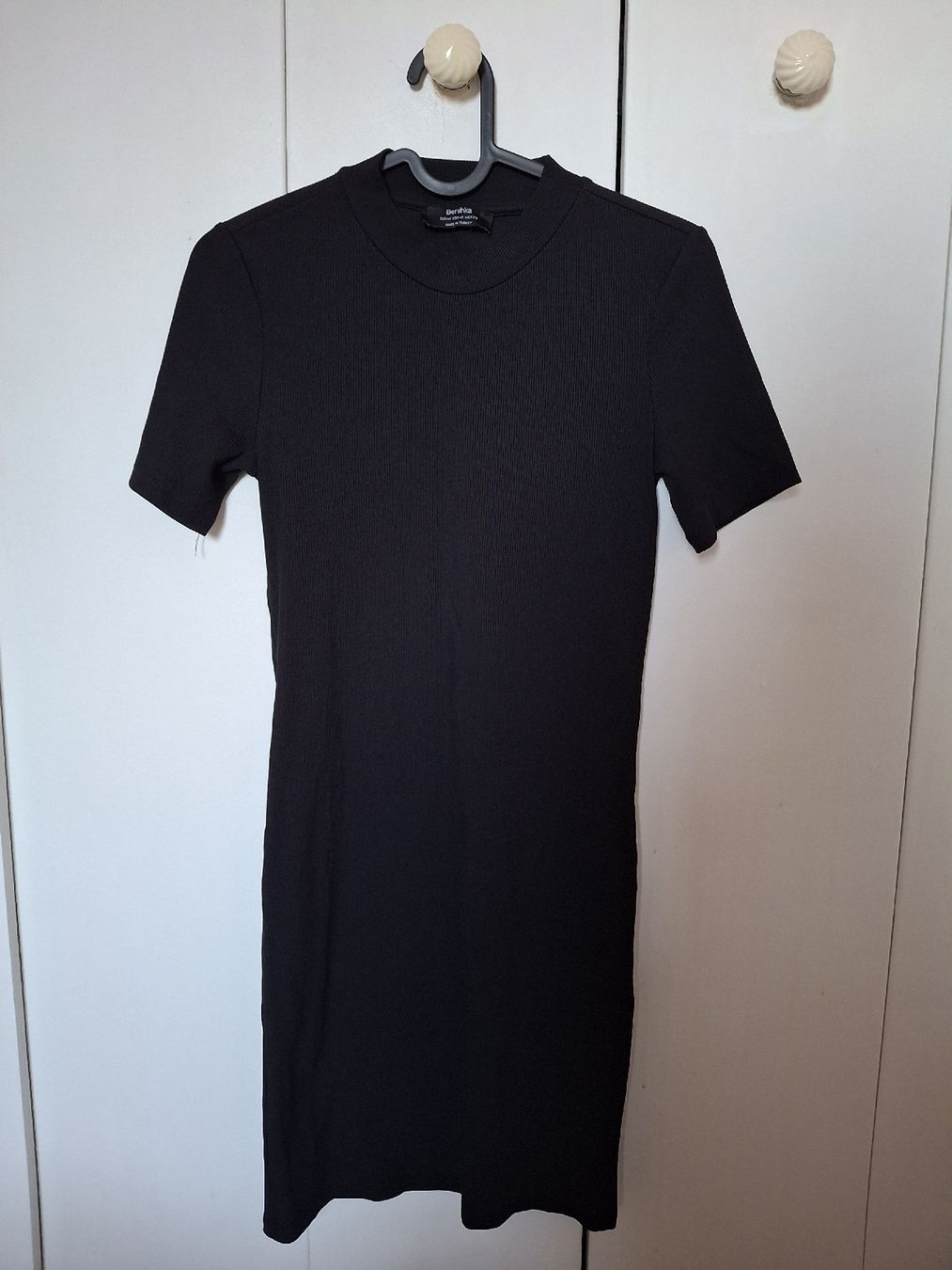Bershka Vestiti: Robe noire Bershka – Usato da Ecublens FR venduto da kla_th5j