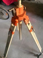 Kurbel-Vermessungsstativ orange Aluminium gebraucht Zustand