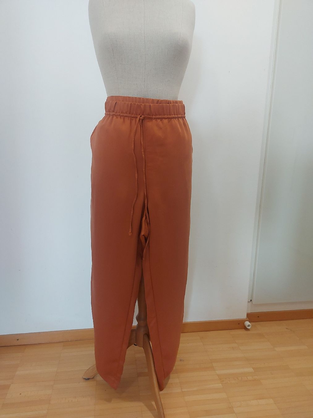 H&M Pantaloni: Hose, Satin, H&M, Grösse XL – Usato da Oberengstringen venduto da PaolaDe 1