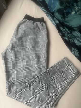 Schicke Only Hose mit Karomuster, Grösse S -Top Zustand!