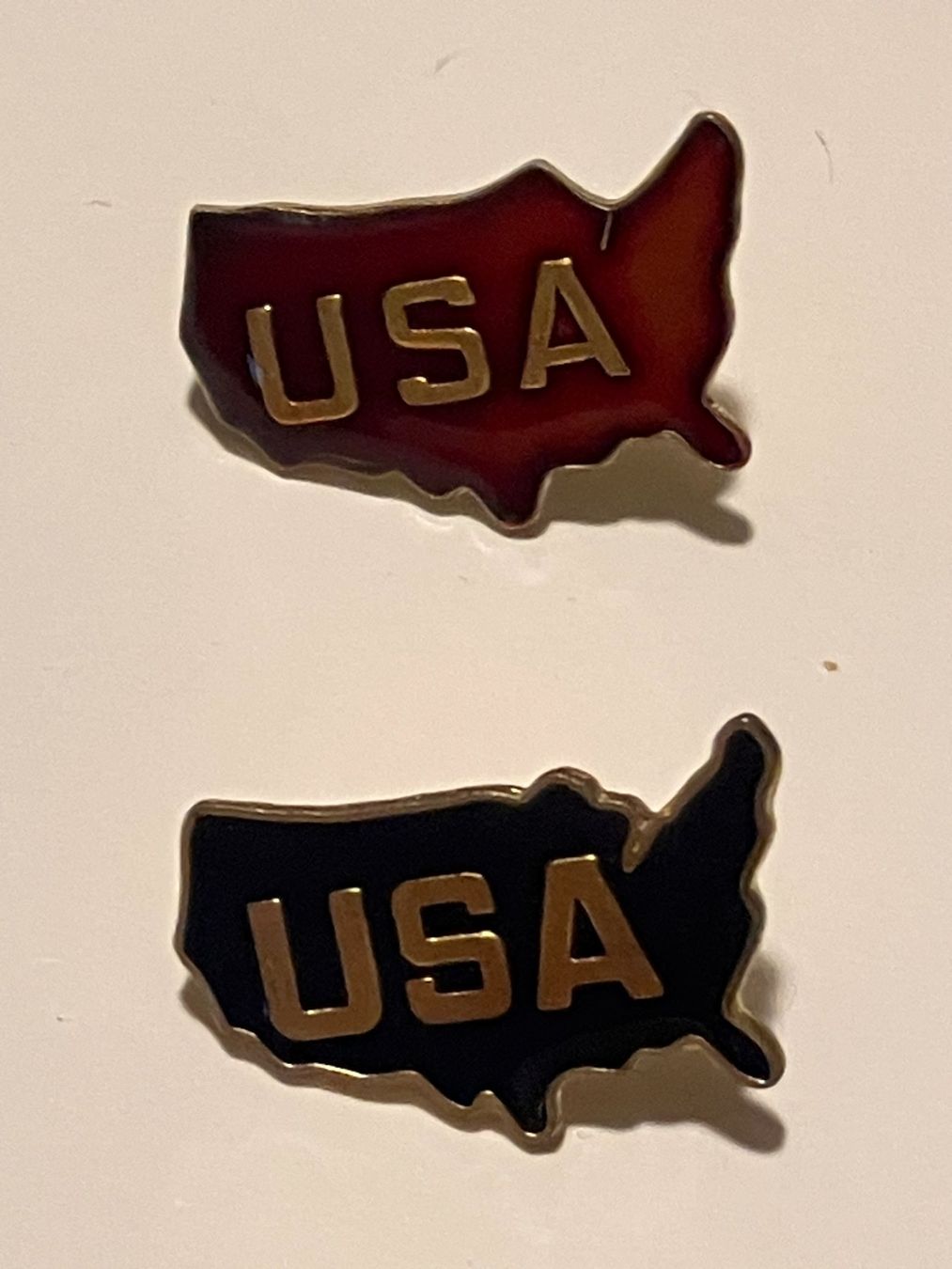 Placchette & Badge: 2 Pin USA – Usato da Basel venduto da djwwpp