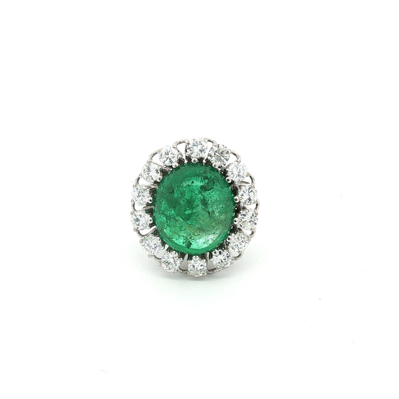 Anelli: SMARAGD RING MIT DIAMANT ENTOURAGE IN 585 WEISSGOLD – Usato da Luzern venduto da EdiGem
