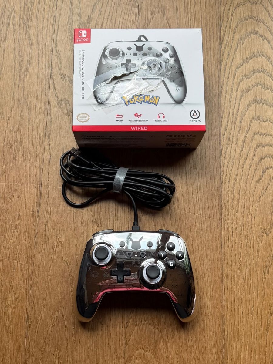 Nintendo Manettes: Pokémon-Controller / Nintendo Switch – D'occasion à Läufelfingen par Seraphim13