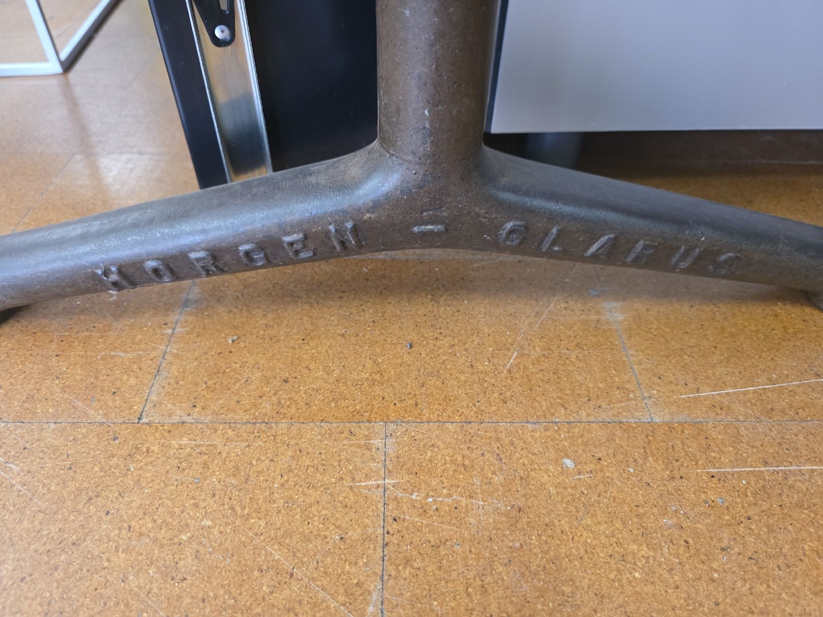 Horgen Glarus Tische: Original Designklassiker Beizentisch Horgenglarus – Gebraucht aus Lichtensteig von Polsterwerk 3