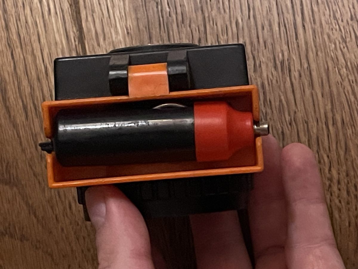 Lampen: Taschenlampe orange mit Zigarettenanzünderstecker vintage – Gebraucht aus Zuerich von Dorsi 1