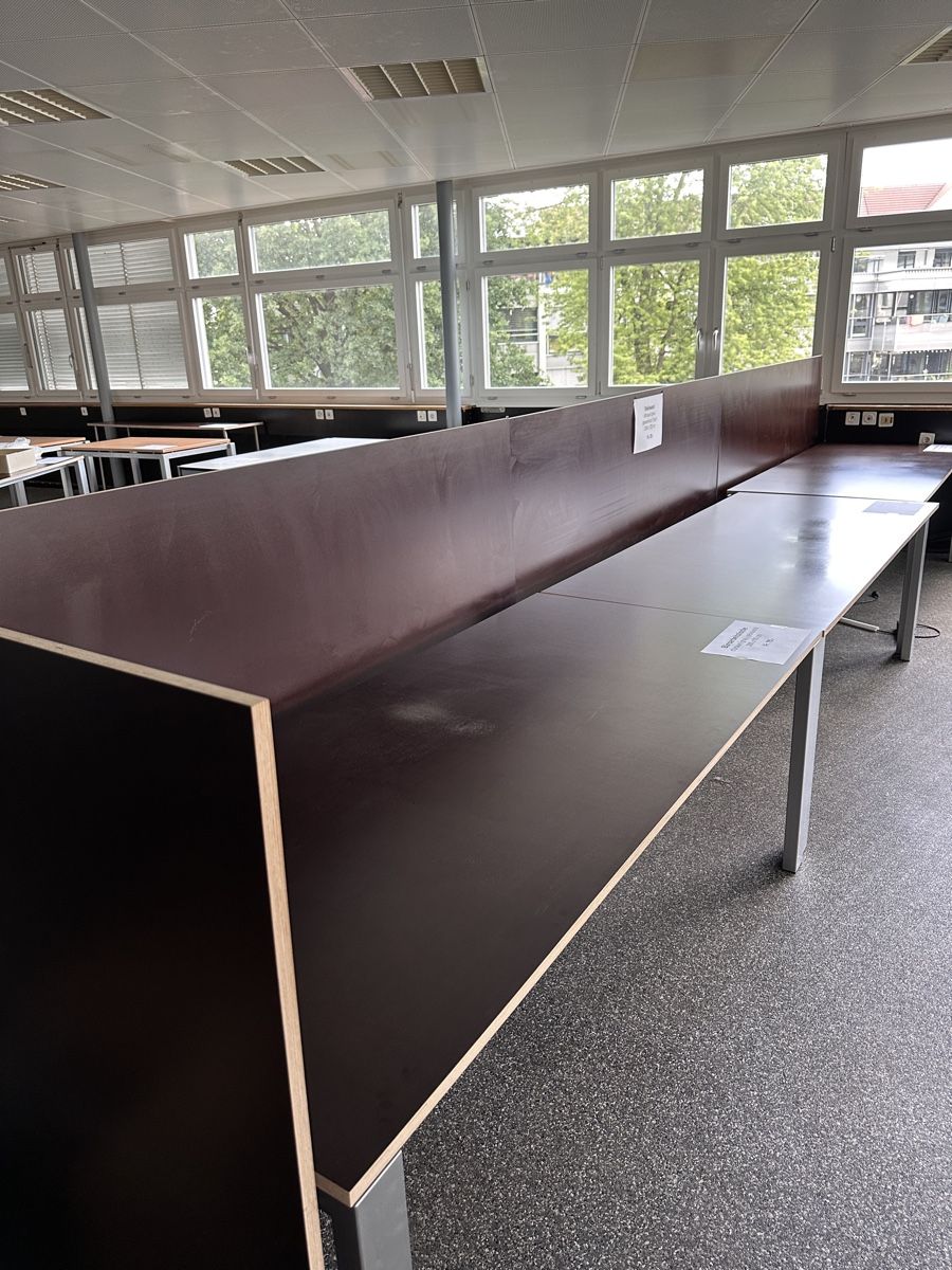 Schreibtische: Grosse Büroarbeitstische – Gebraucht aus Luzern von AK64