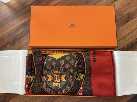 Hermès Paris Châle 140x140 cm en cachemire