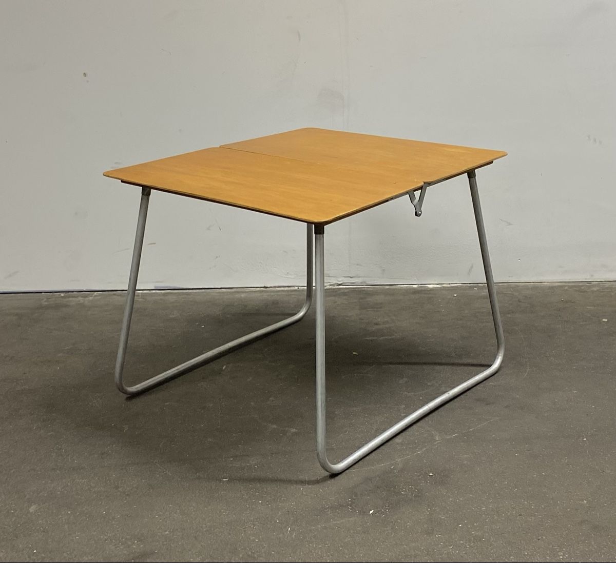 Tische: Mid century Klapptisch im Bauhaus Design – Gebraucht aus Burgdorf von swintila 4