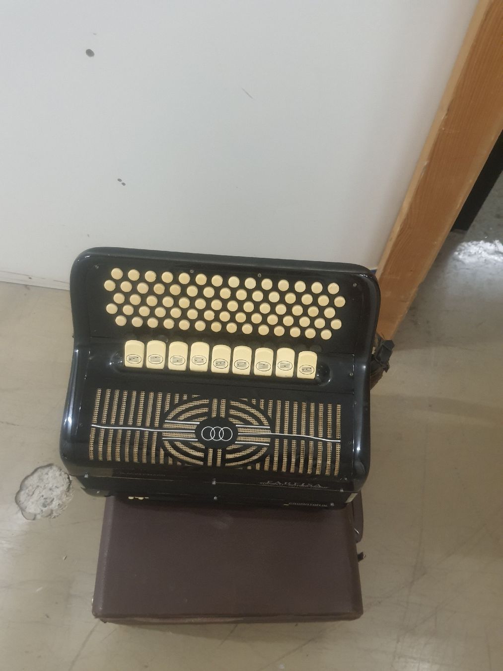 Strumenti musicali: accordéon Farfisa chromatique avec coffre  – Usato da Pont-de-la-Morge venduto da Mirabelle0 3