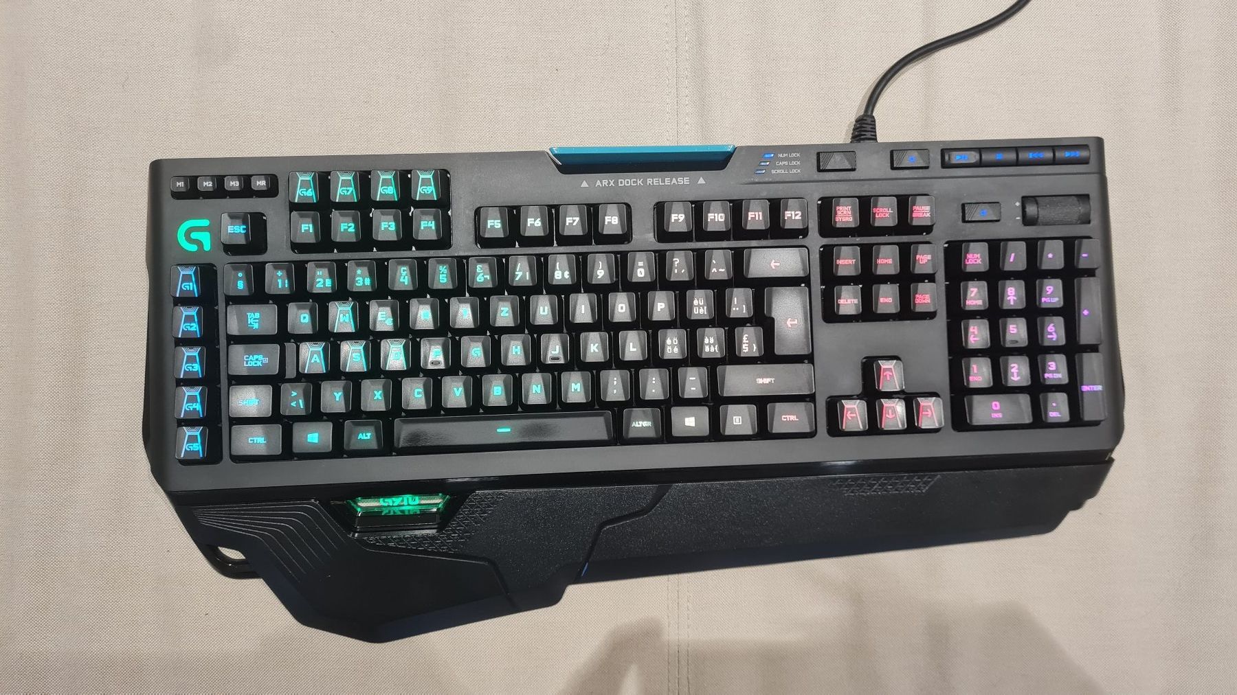 Logitech Claviers: Logitech G910 Gaming-Tastatur – D'occasion à Rümlang par studigem