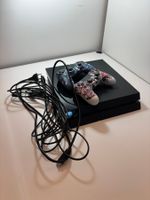 Sony PlayStation 4 mit 2 Controllern gebraucht