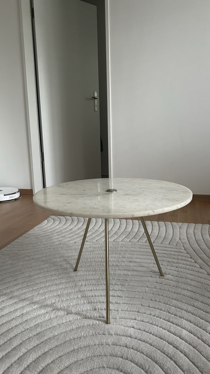Tavoli: Elegant coffee table with gold legs – Usato da Zürich venduto da ani_x67k 3