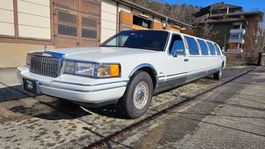 Schöne guterhaltene Oldtimer Lincoln Stretchlimousine