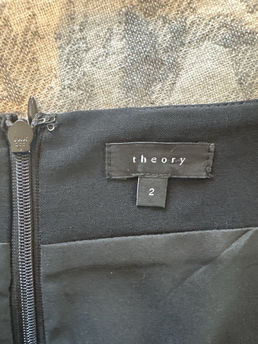 Jupes: Jupe noir Theory , taille 2  – D'occasion à Commugny par rus_my8v 4