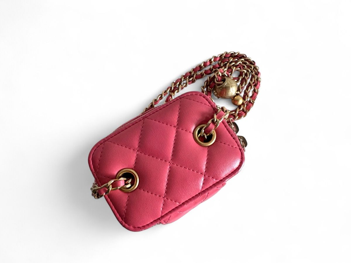 Chanel Borse da donna: CHANEL Pearl Crush Mini Vanity Case With Chain Tasche – Usato da Kriens venduto da hannaandkiko 4