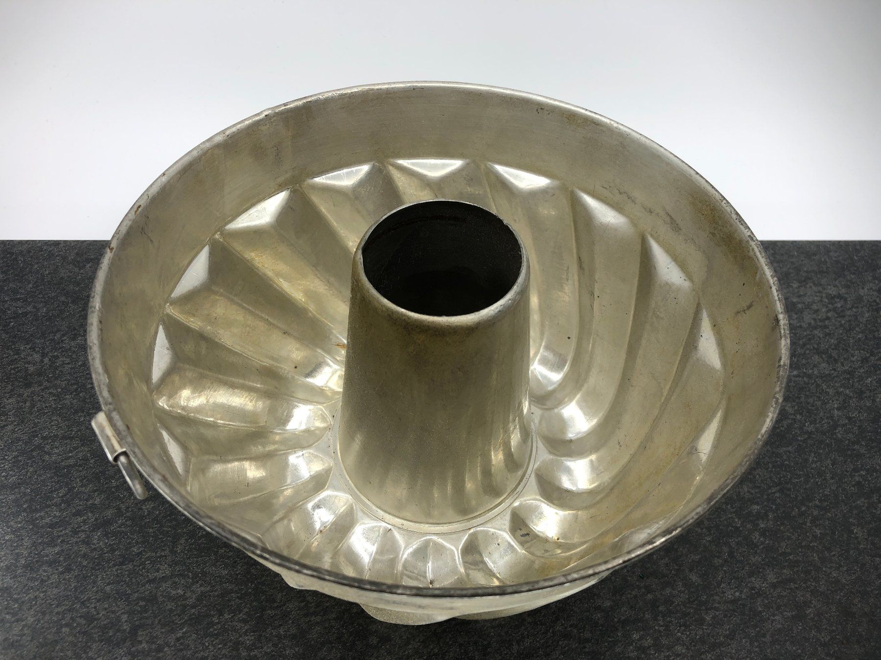 Backformen: Antike Gugelhopf-Form, evtl. auch als Deko oder Blumentopf – Gebraucht aus Arisdorf von Liquidus 4