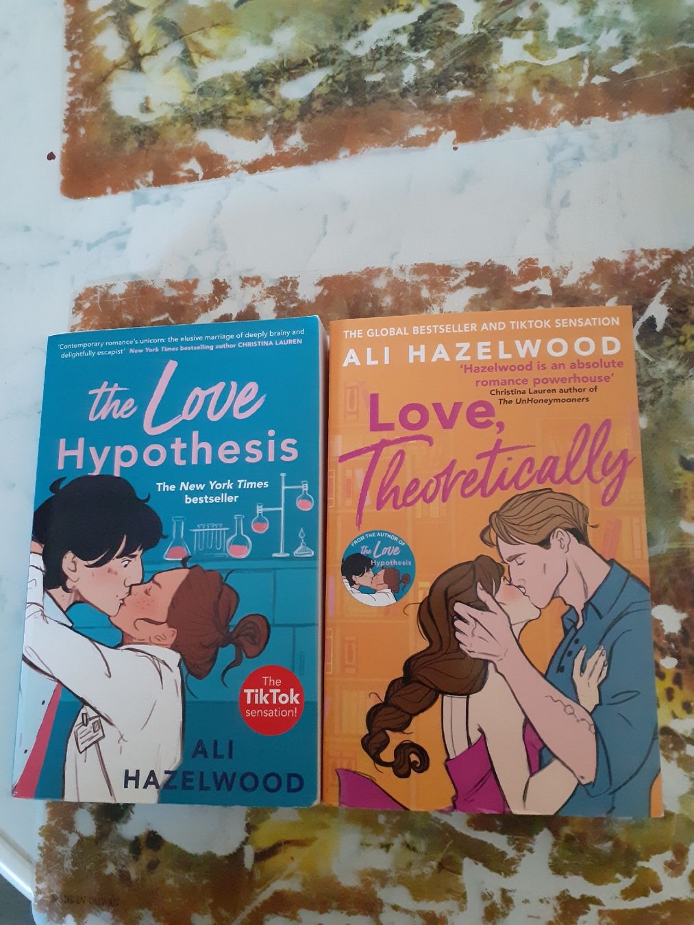 Bücher: Ali Hazelwood Bücher 2 Stück Englisch – Gebraucht aus Kloten von elb_9qvr