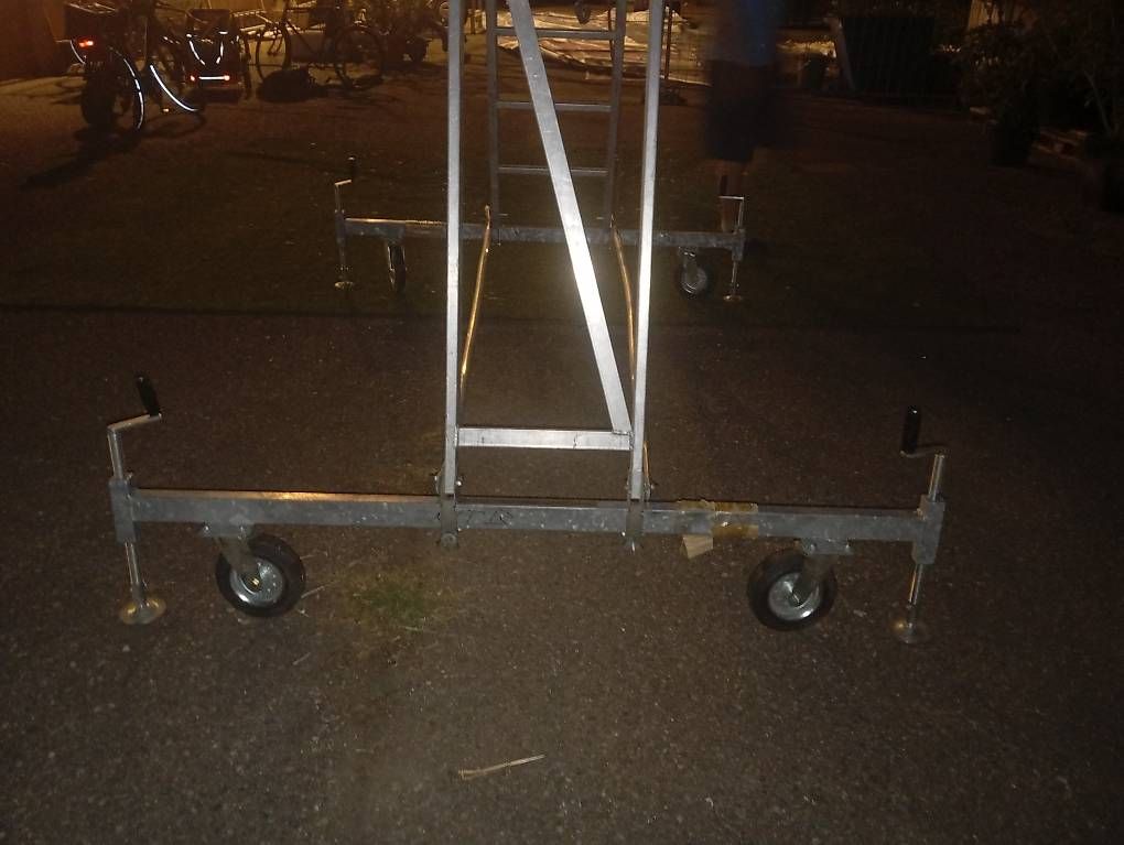 Leitern: Leiter Aluminium mit Rollen gebraucht – Gebraucht aus Basel von Petergunn 3