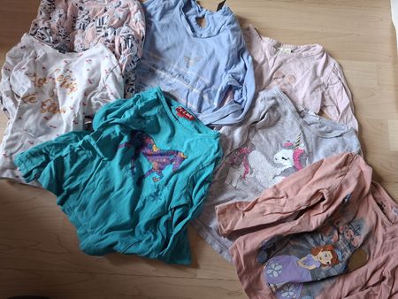 lot d'habits fille taille 98