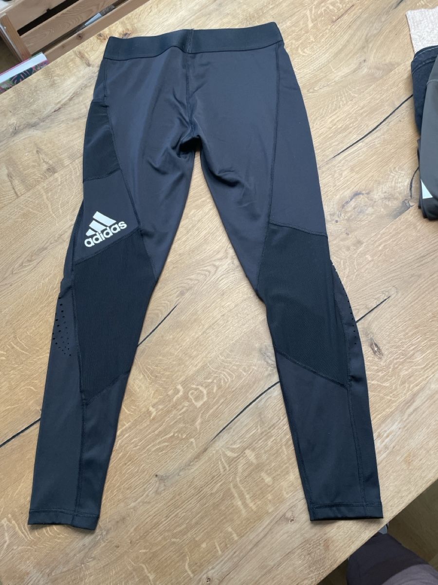 Adidas Leggings: Adidas Sportleggins – Usato da Thun venduto da nie_8v9b