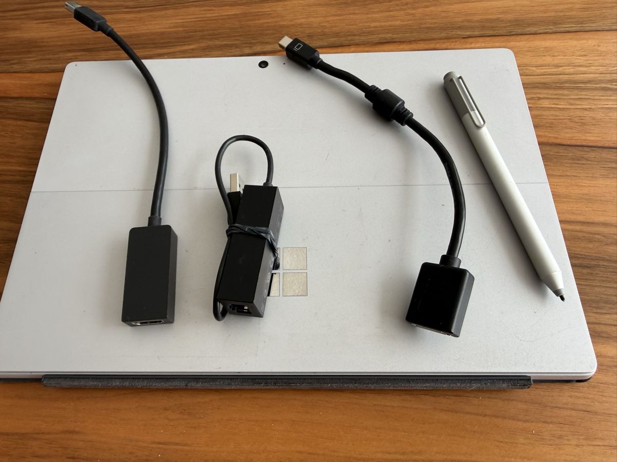 Microsoft Notebook: Microsoft Surface, Intel i7-7660-U CPU, 8 GB RAM, 238 GB SSD – Usato da Boll venduto da jun_x5bx 5