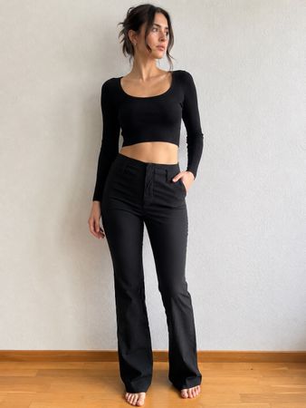 Pantalon noir évasé (flare) – élégant et intemporel