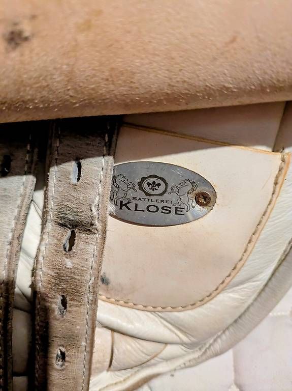 Selle & Accessori: A vendre selle d'amazone blanche, siège 18' – Usato da Cossonay-Ville venduto da Mousekiller 2