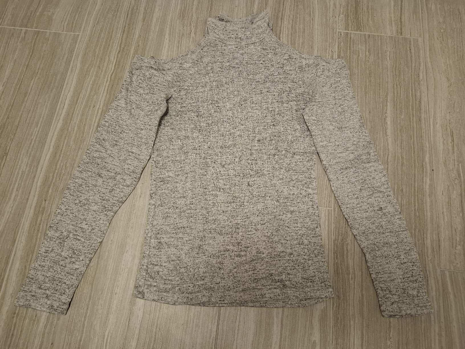 Tally Weijl Top: pull gris clair col roulé épaules nues taille XS – Usato da Ecublens FR venduto da ame_y8tq