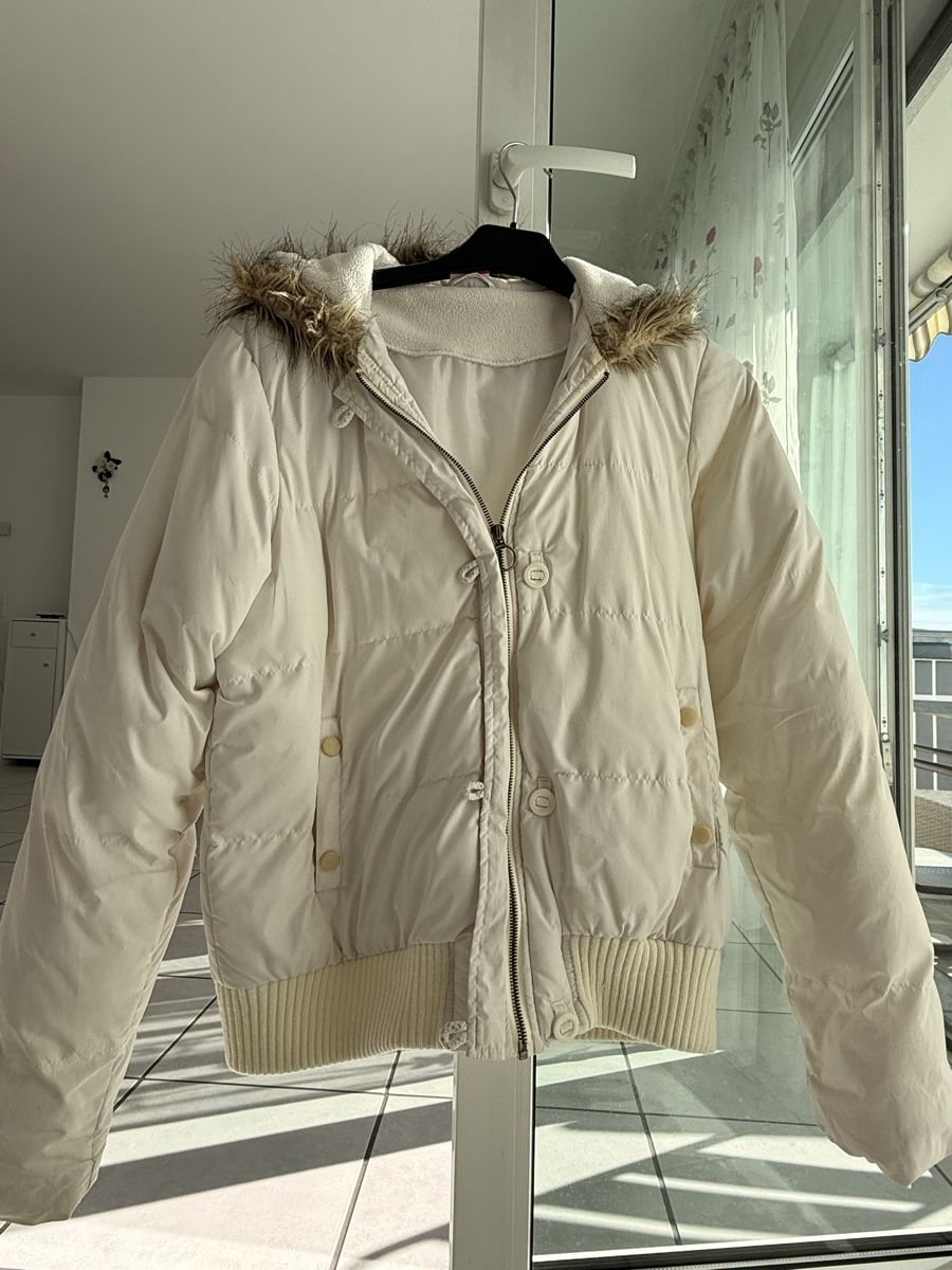 Jacken: Damen Winterjacke mit Kapuze  – Gebraucht aus Kloten von skit87 1
