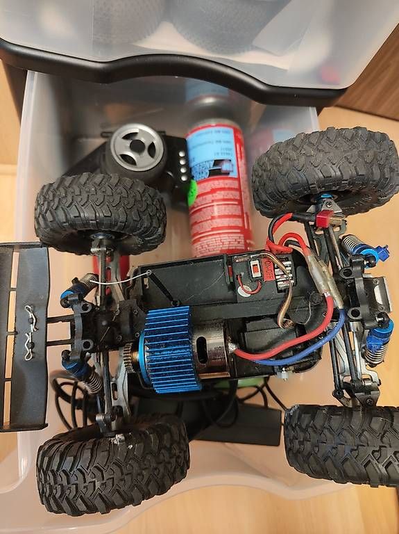 Cucce & Letti: 2 RC Autos mit viel Zubehör – Usato da Wolhusen venduto da Donbrain 4