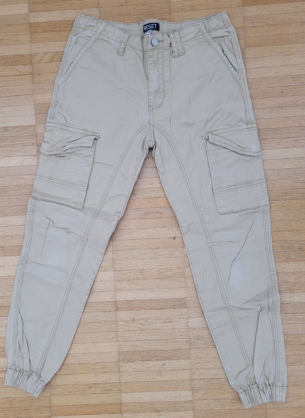 Pantaloni: 26. Pantalon cargo RESET beige, taille 15 – Usato da Villars-sur-Glâne venduto da m66_dch5