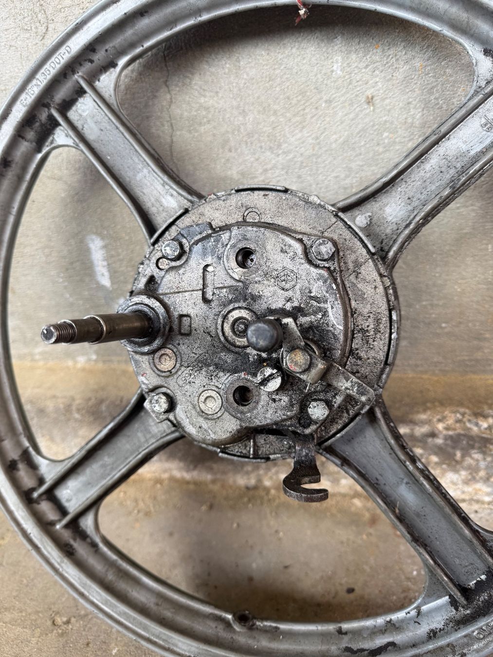 Piaggio Parti ricambio per ciclomotori: Piaggio Variomatik Mofa Hinterrad 1:15 – Difettoso da Fahrni b. Thun venduto da berger_tuning34 1