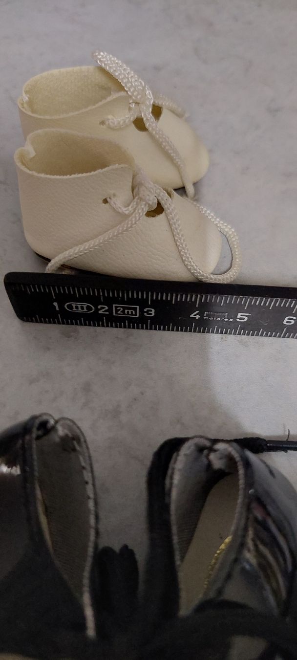 Bambole: 5Paar Puppenschuhe  – Nuovo (secondo la descrizione) da Muri AG venduto da nindo1 4