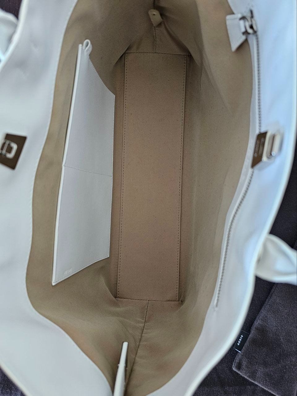Akris Borse da donna: NEW AKRIS Ai Small Tote Bag – Nuovo e nell'imballaggio originale da Origlio venduto da ann_q6qv 5