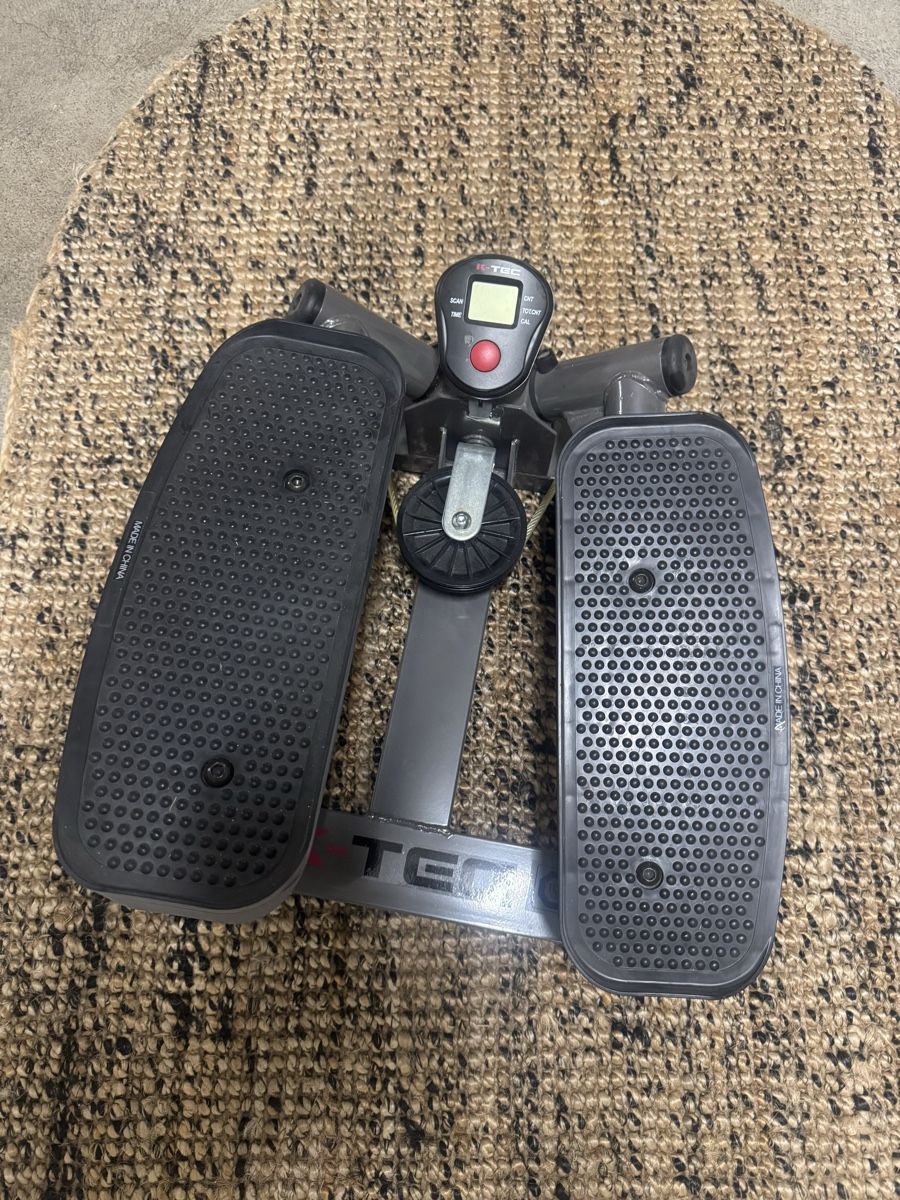 Hometrainer: Stepper K-Tec mit Display grau gebrauchter Zustand – Usato da Schwerzenbach venduto da Joya21 1