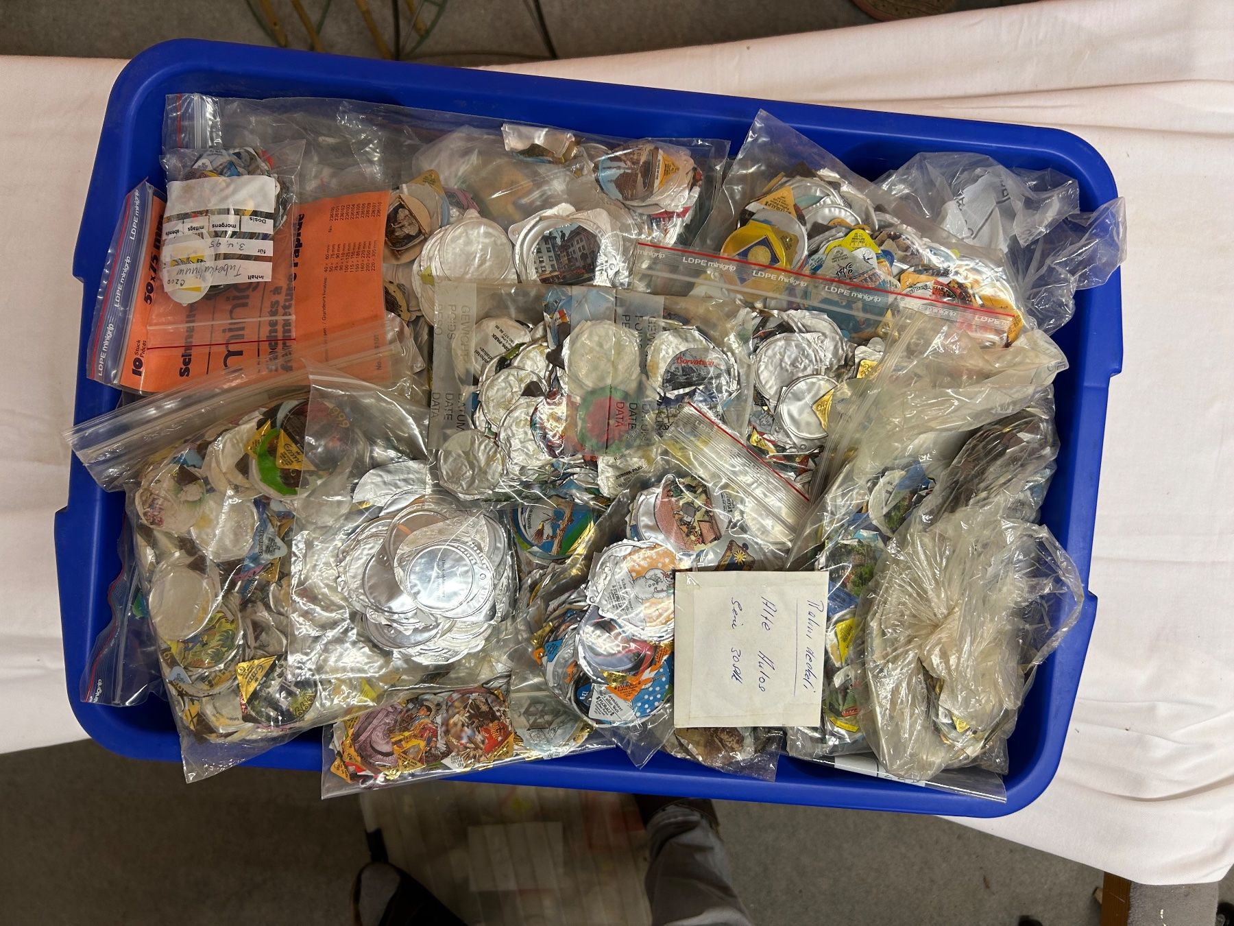 Coperchi dei cremini per caffè: Kaffeerahmdeckeli ca. 11 Kg – Usato da Reinach AG venduto da Polarstern1 1
