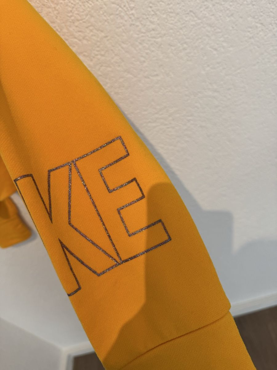 Nike Pullover & Sweatshirts: Nike Sweater Pullover oversized gelb orange Glitzer Gr. S – Gebraucht aus Fislisbach von KolibriSecondhand 3