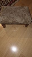 Fussablage Holz mit Stoffbezug antik Schemeli