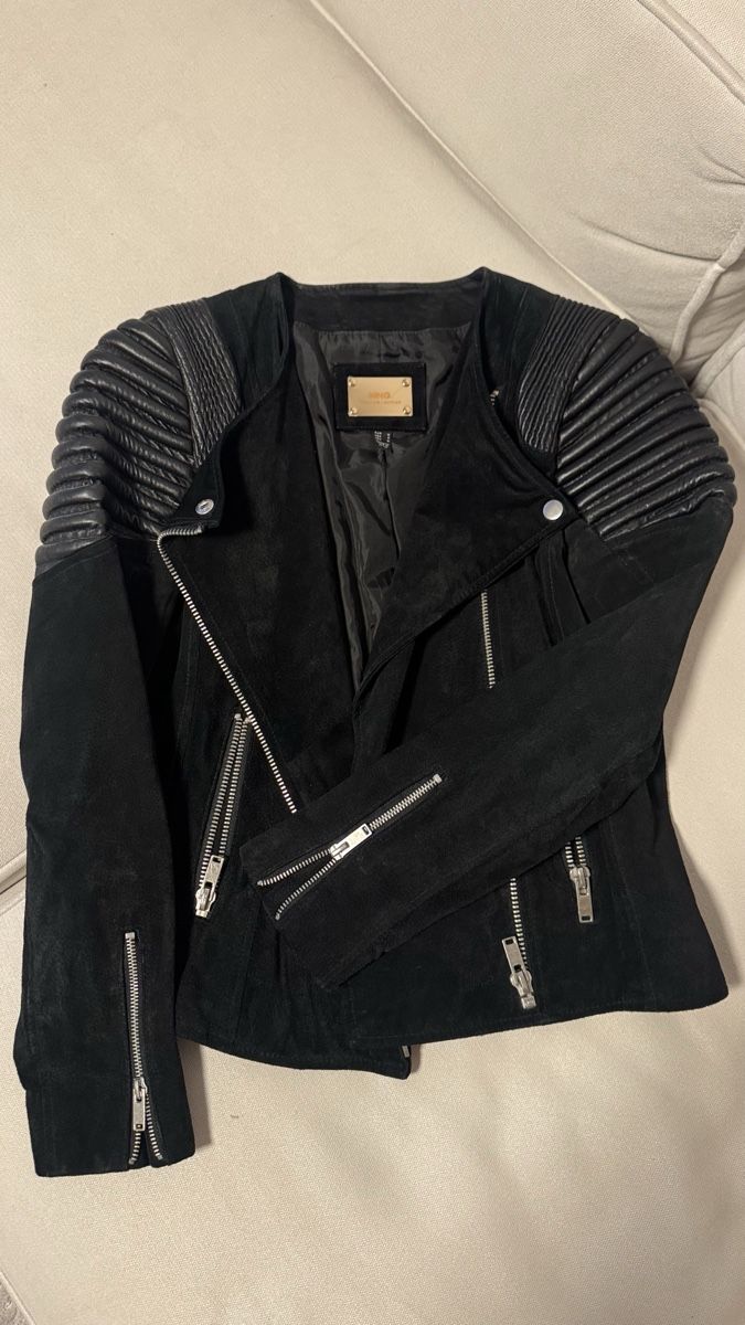 Mango Giacche: Black Suede Biker Jacket - Chic & Versatile Style – Usato da Schlieren venduto da GaRe2509