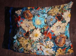 Foulard motifs fleuris, couleurs fortes, Roberto Cavalli