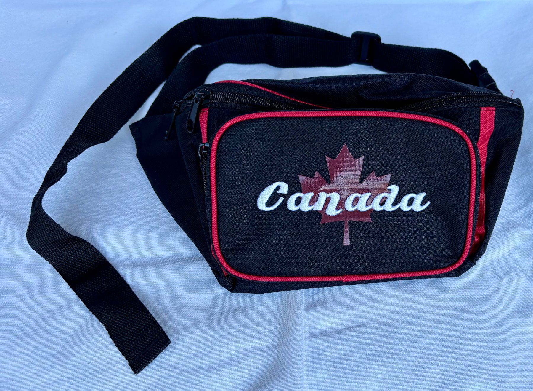 Taschen: Bauchtasche - Bauchbeutel - schwarz mit Logo Kanada – Neu (gemäss Beschreibung) aus Rheinfelden von sabine0101