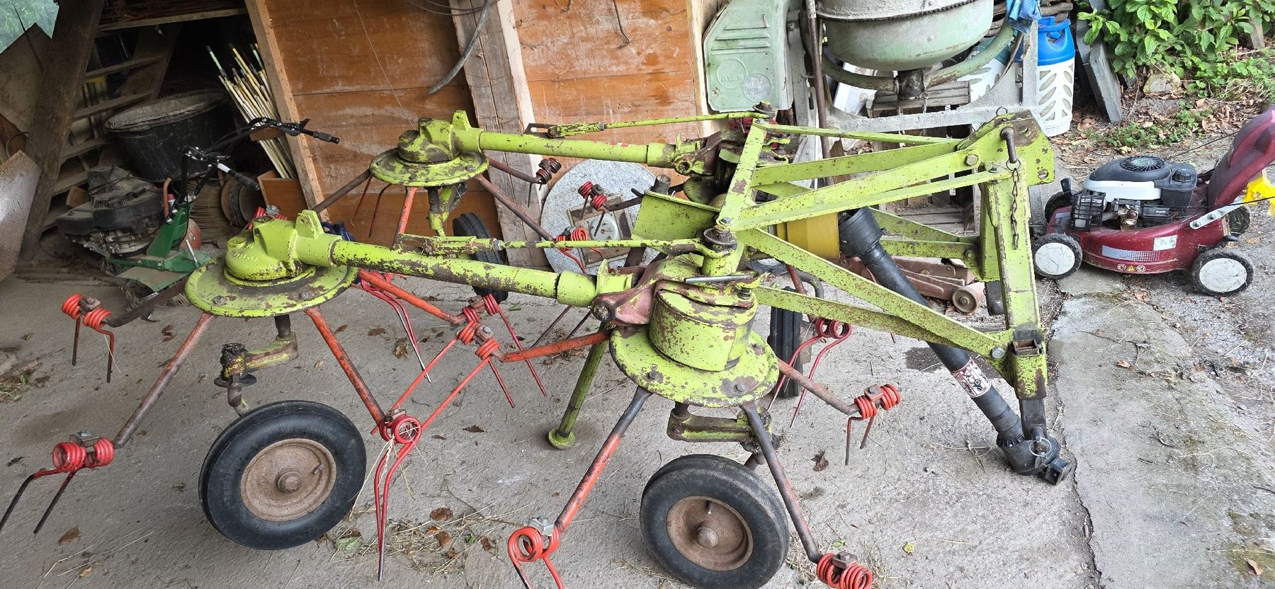 Claas Toutes les machines: kreiselheuer – D'occasion à Hombrechtikon par gen_c5kx