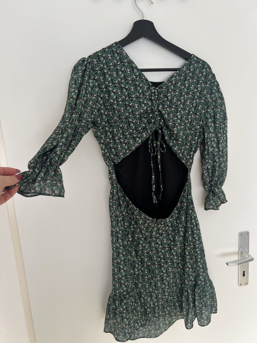 Kleider: Trendyol Kleid mit Blumenmuster, Grösse 38 - Top – Gebraucht aus Wattwil von skr_94 6