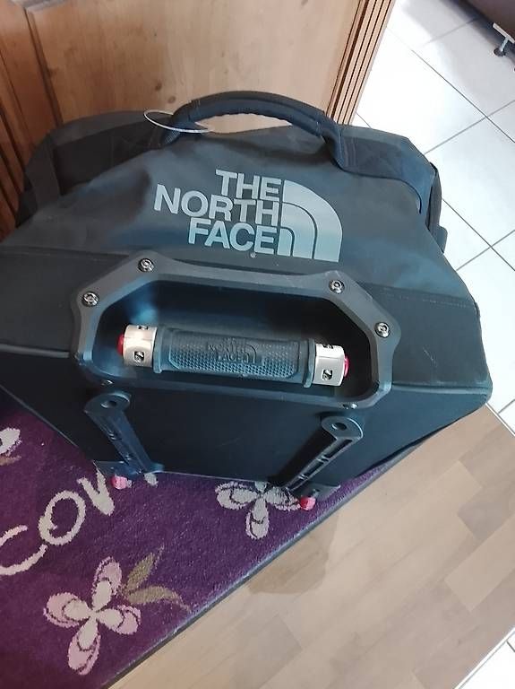 North Face Taschen: North Face Reisetasche mit Rollen – Gebraucht aus Neuhausen am Rheinfall von galleria13 3
