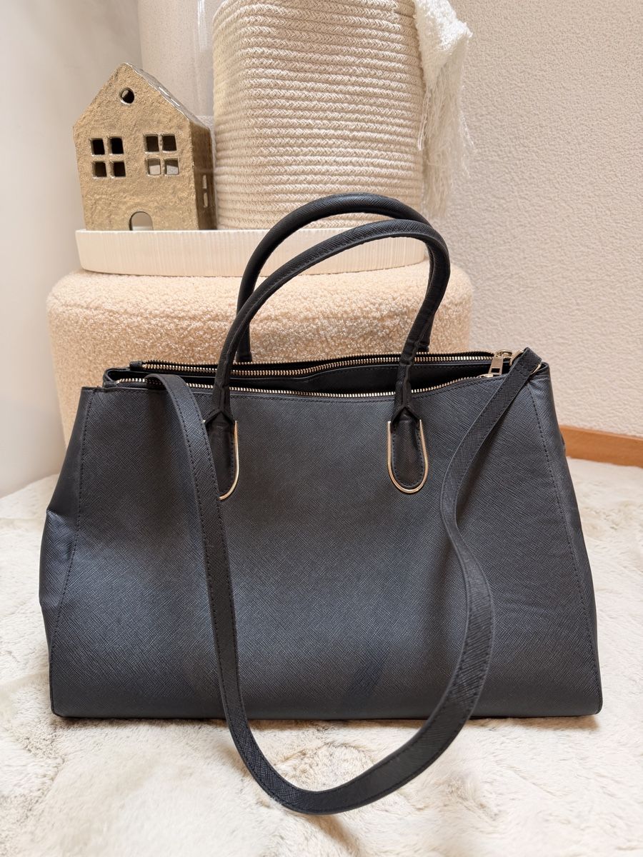 Sacs femmes: Schwarze Handtasche in Lederoptik – D'occasion à Sempach par ljnaelena 1