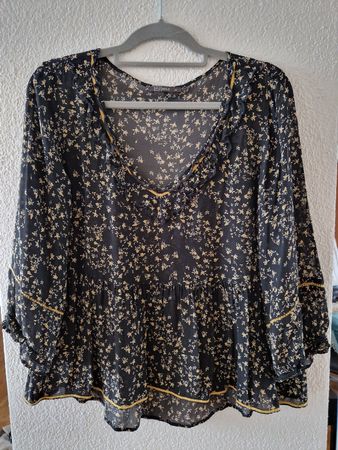 Nile Bluse, Gr. M, schwarz mit Blumenmuster, Top Zustand!