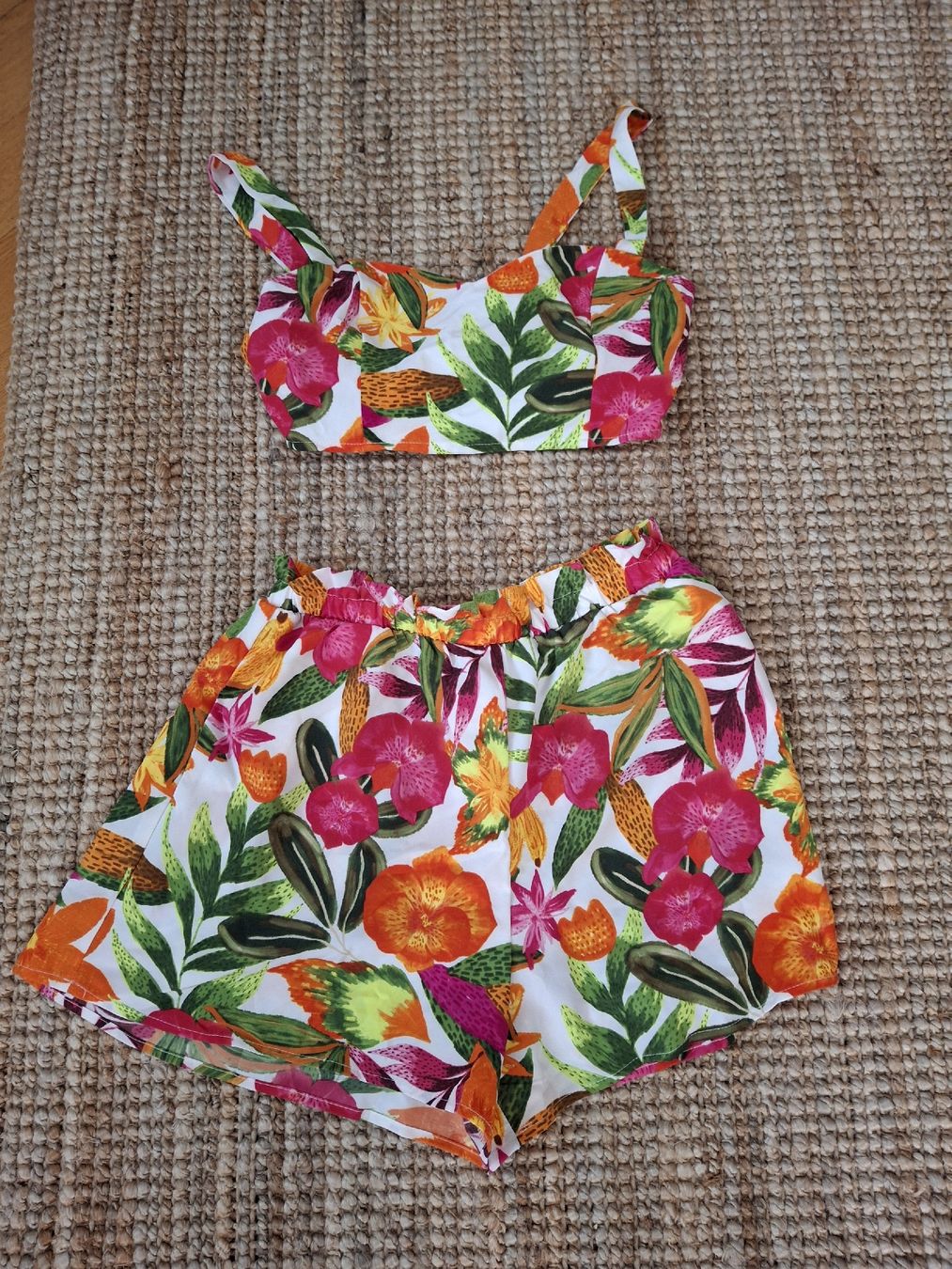 Lotti di vestiti: Ensemble Top&shorts Taille 38 – Nuovo e nell'imballaggio originale da Lausanne venduto da Cognitia