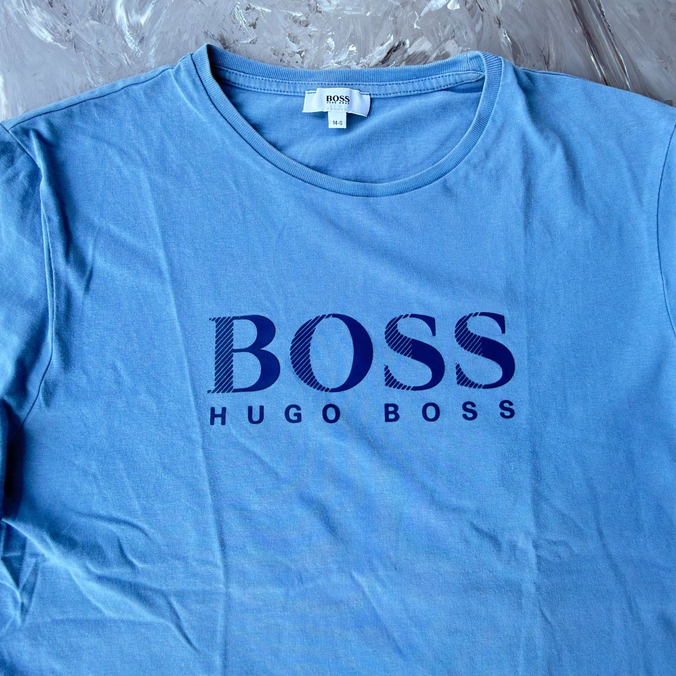 Hugo Boss T-shirt: T-shirt Hugo Boss Logo – Usato da Thônex venduto da Suisse.Shopping 6