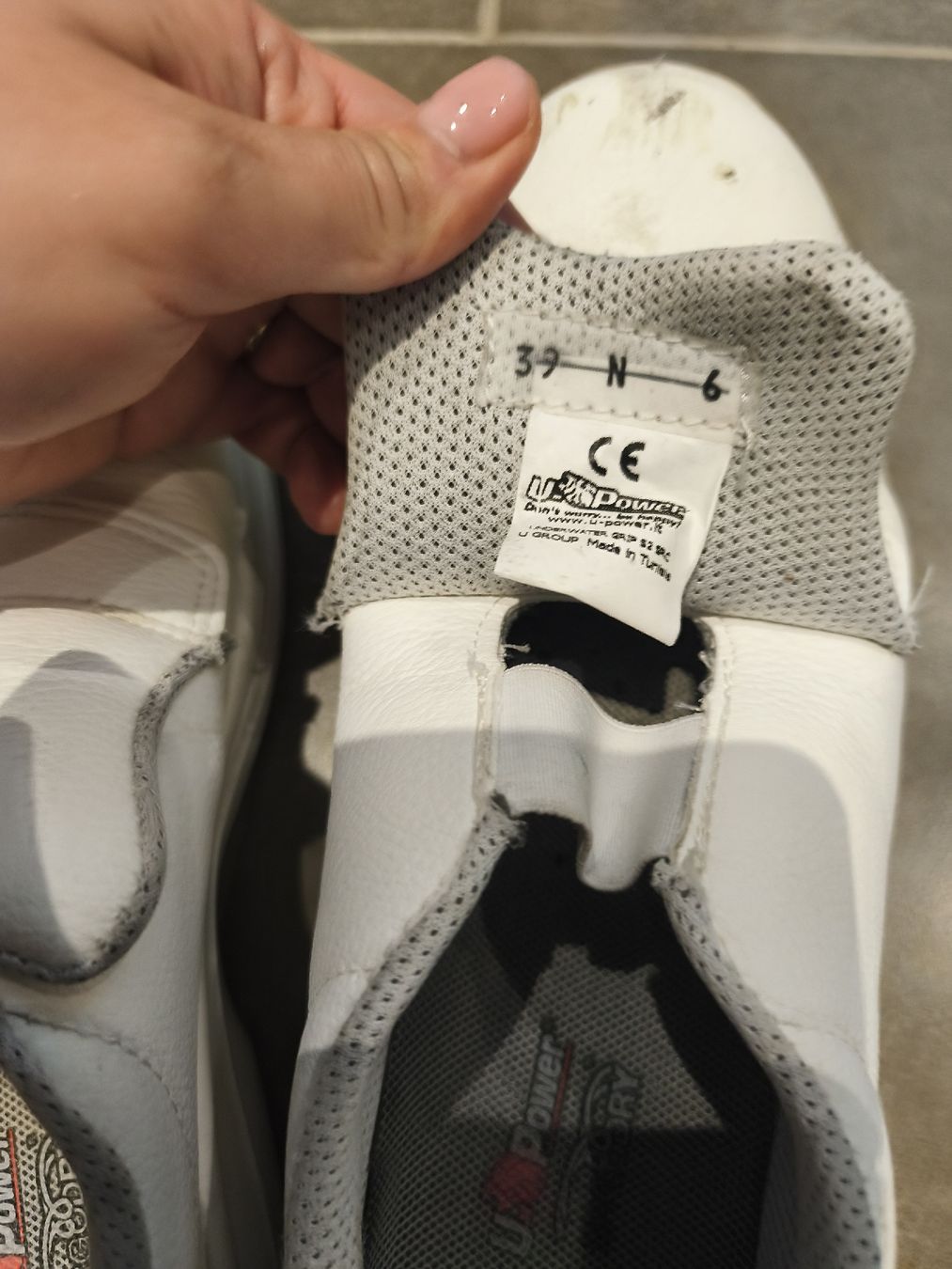 Scarpe da uomo: Chaussures de sécurité blanches taille 39 usure visible – Usato da Orbe venduto da don_ym8h 3